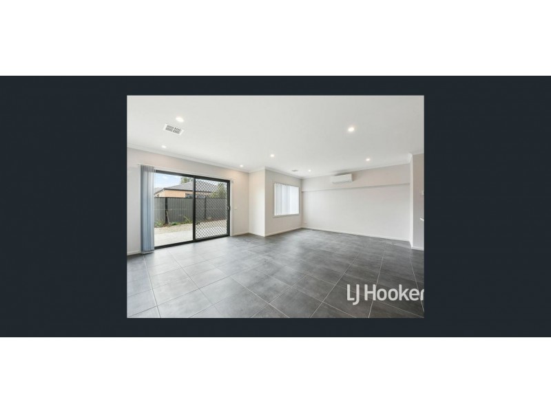 13/23 Atlantic Drive, Pakenham VIC 3810