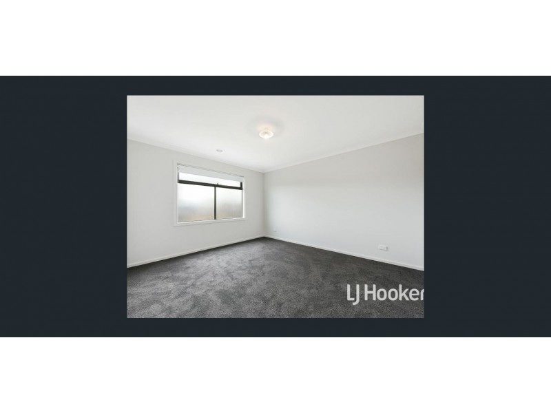 13/23 Atlantic Drive, Pakenham VIC 3810