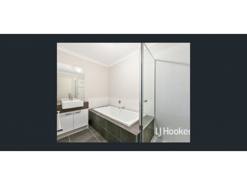 13/23 Atlantic Drive, Pakenham VIC 3810