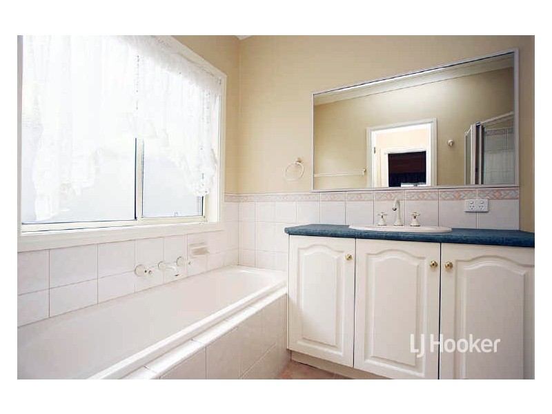 1 Willowbank Pocket, Pakenham VIC 3810