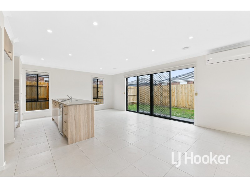 26 Newcastle Drive, Officer VIC 3809