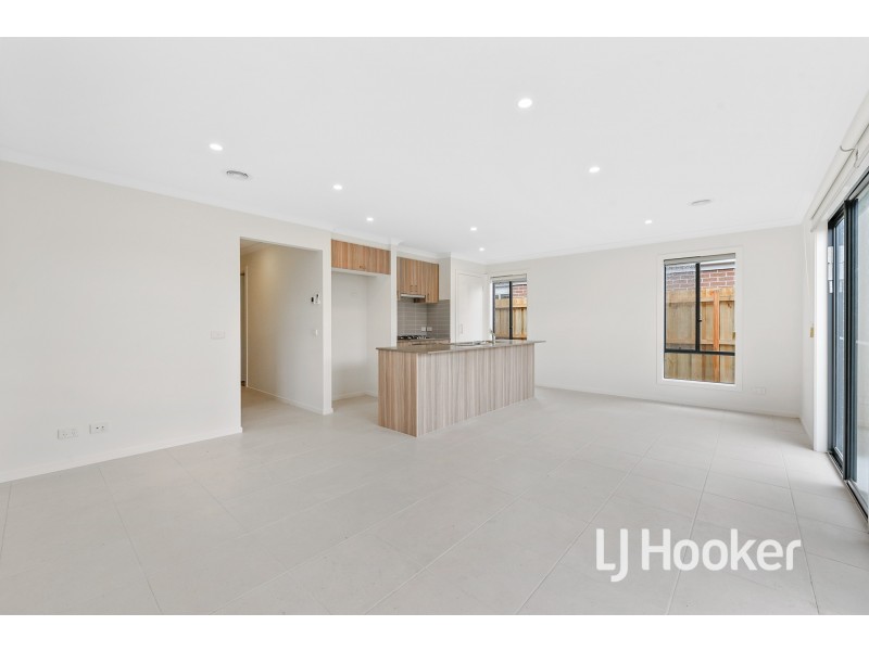 26 Newcastle Drive, Officer VIC 3809