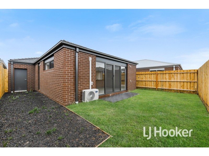 26 Newcastle Drive, Officer VIC 3809