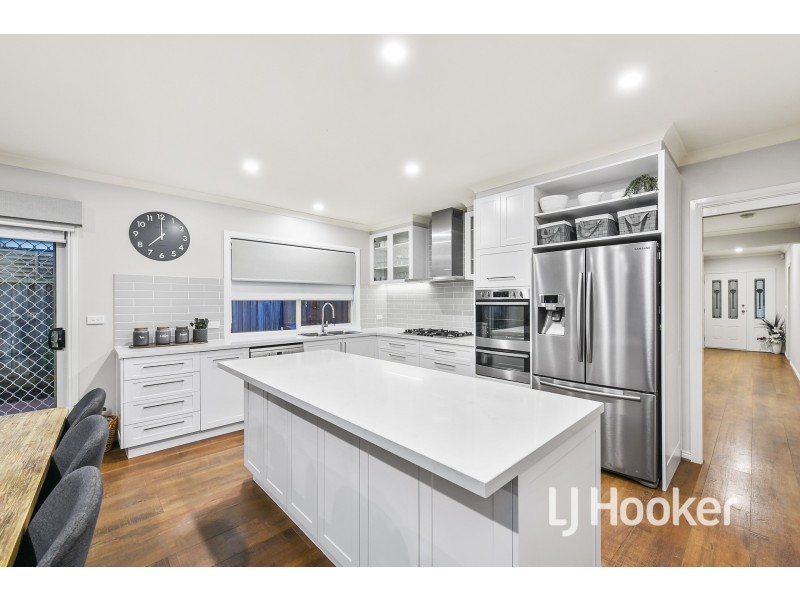 101 Oaklands Way, Pakenham VIC 3810