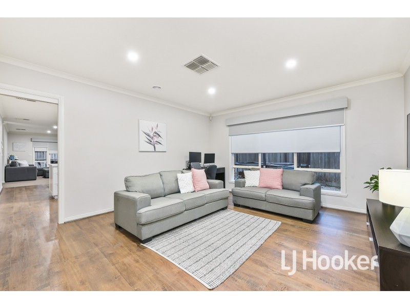 101 Oaklands Way, Pakenham VIC 3810