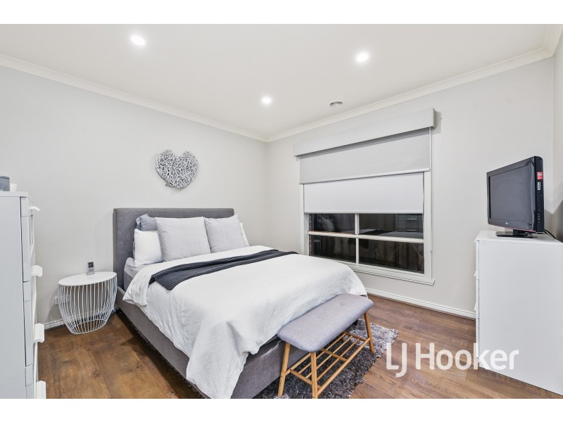 101 Oaklands Way, Pakenham VIC 3810