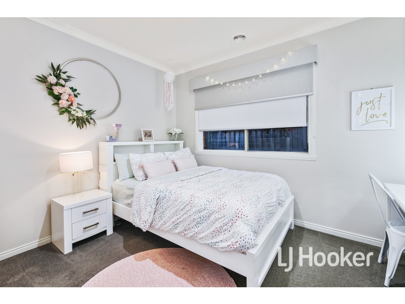 101 Oaklands Way, Pakenham VIC 3810