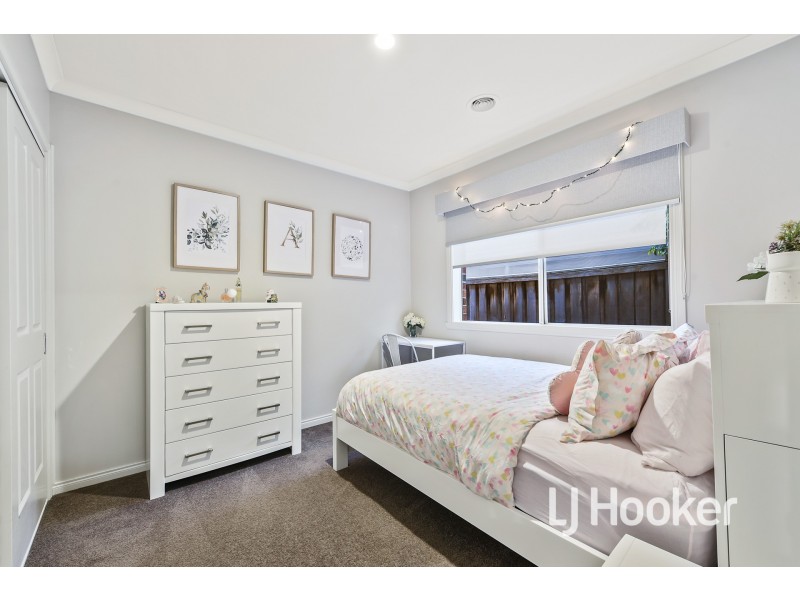 101 Oaklands Way, Pakenham VIC 3810