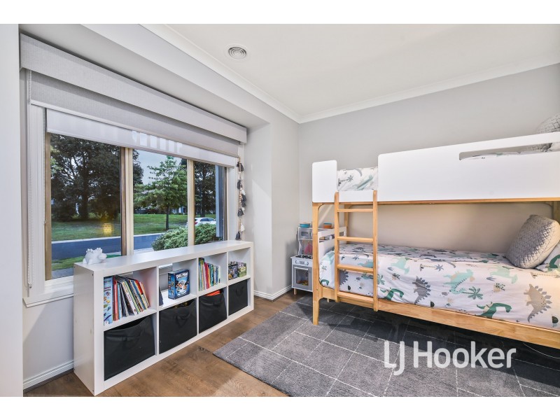 101 Oaklands Way, Pakenham VIC 3810