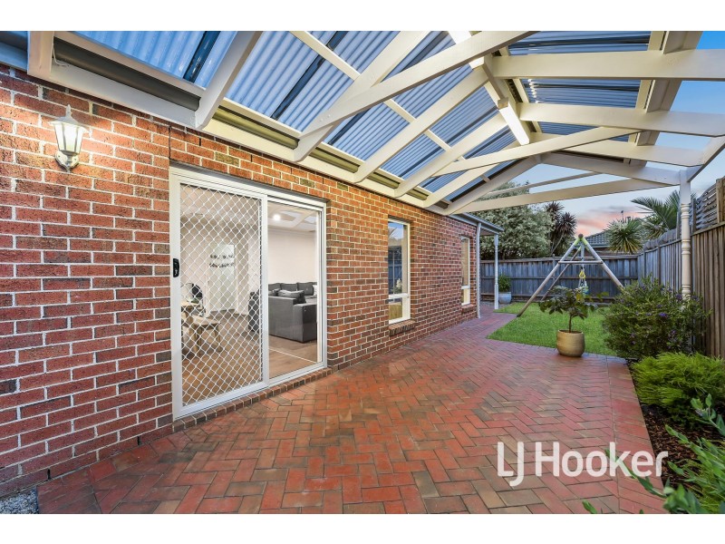 101 Oaklands Way, Pakenham VIC 3810