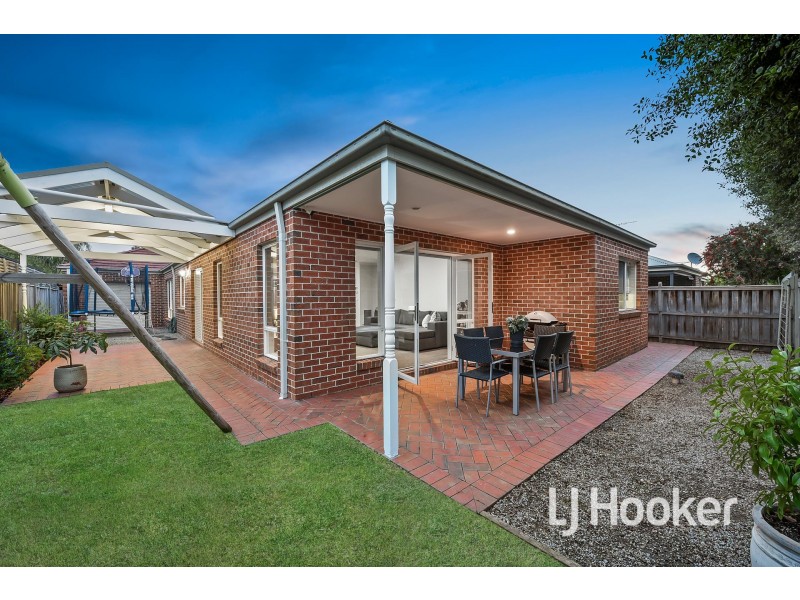 101 Oaklands Way, Pakenham VIC 3810