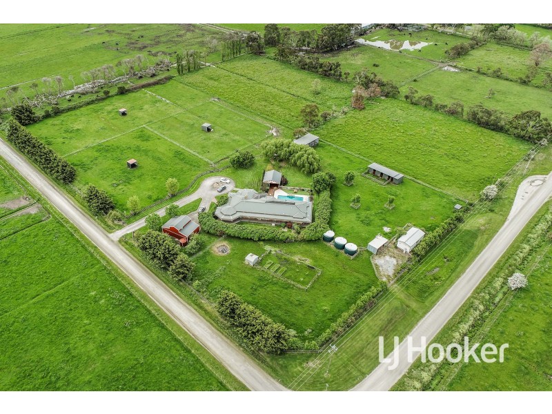 365 Hall Road, Pakenham VIC 3810