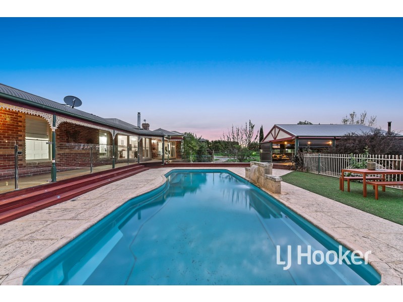 365 Hall Road, Pakenham VIC 3810