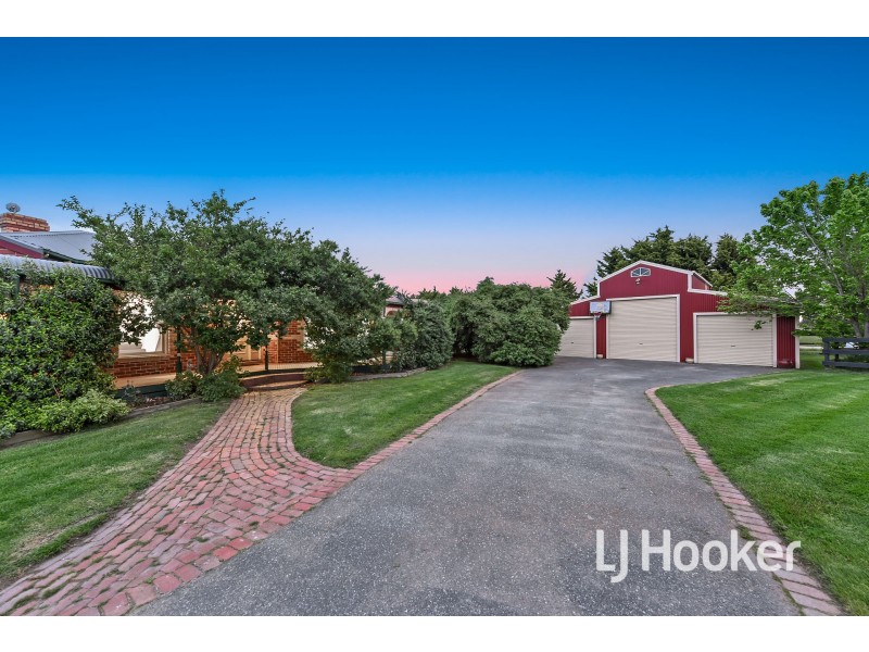 365 Hall Road, Pakenham VIC 3810