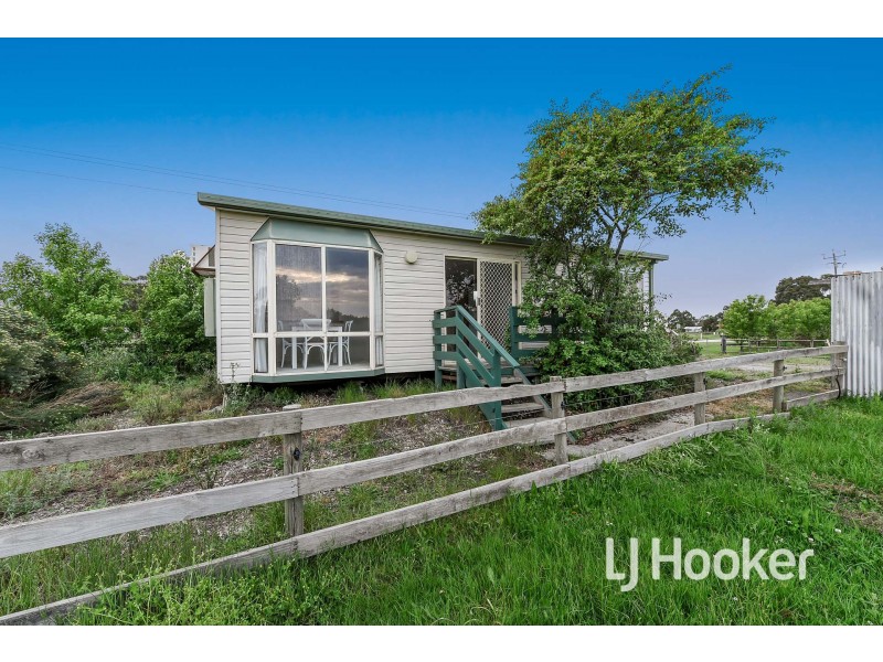 365 Hall Road, Pakenham VIC 3810