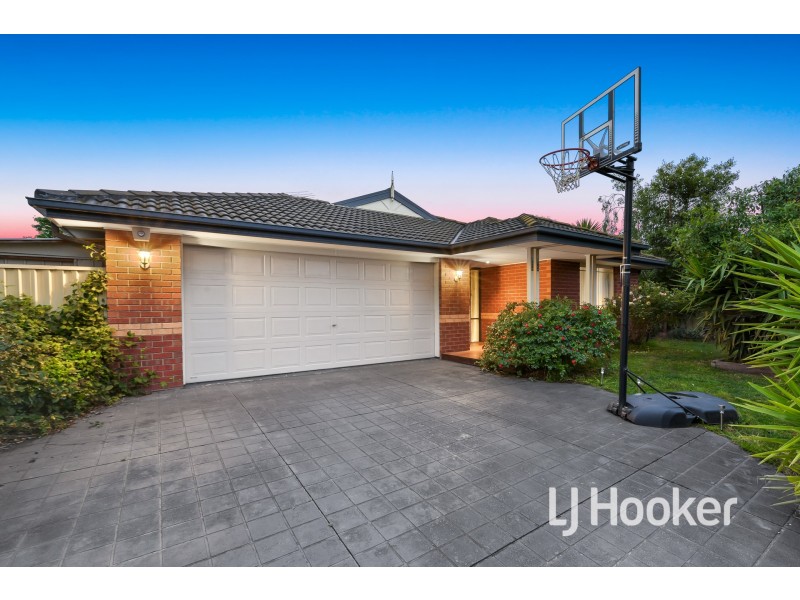 13 Teal Place, Pakenham VIC 3810