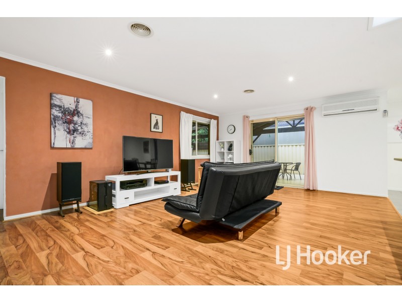 13 Teal Place, Pakenham VIC 3810