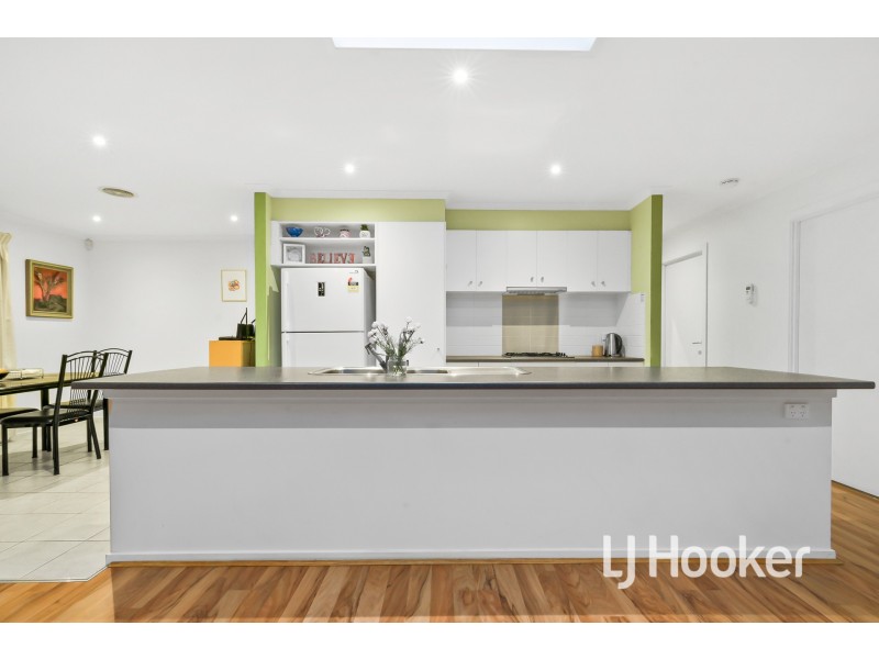 13 Teal Place, Pakenham VIC 3810