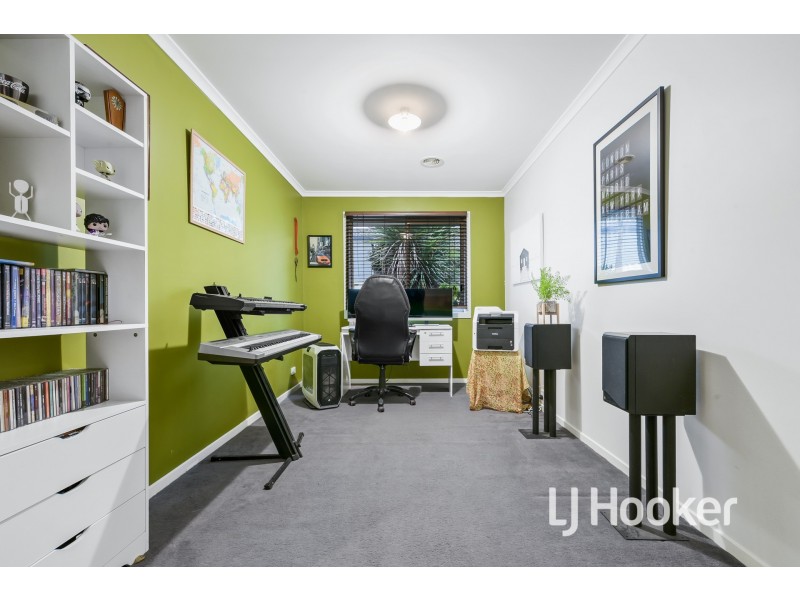 13 Teal Place, Pakenham VIC 3810