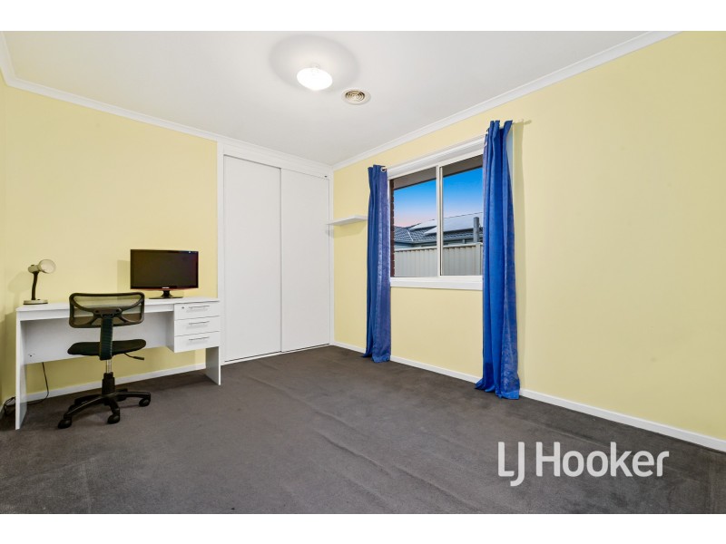 13 Teal Place, Pakenham VIC 3810