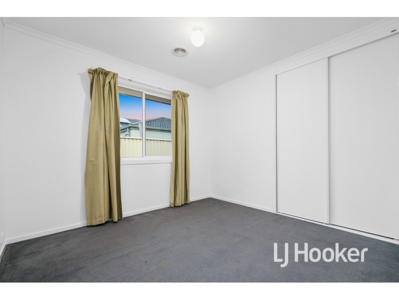 13 Teal Place, Pakenham VIC 3810