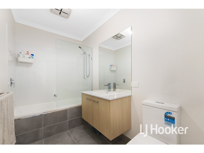 10 Rubus Way, Pakenham VIC 3810