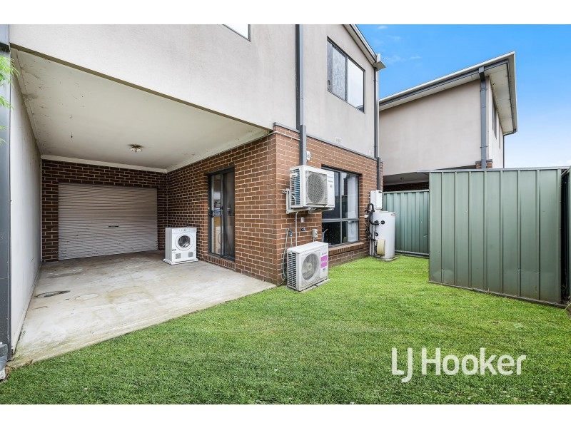 2/180 Henry Road, Pakenham VIC 3810