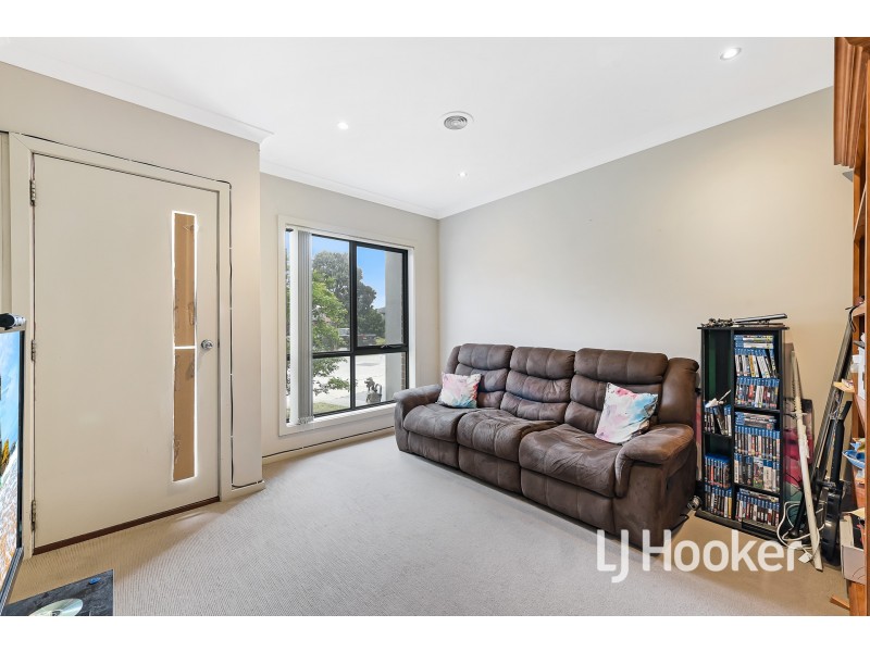 2/180 Henry Road, Pakenham VIC 3810