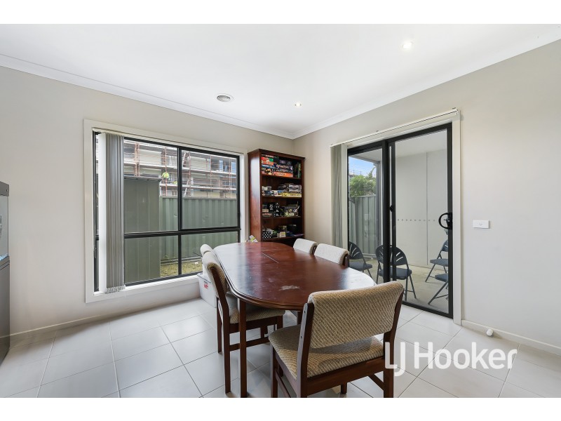 2/180 Henry Road, Pakenham VIC 3810