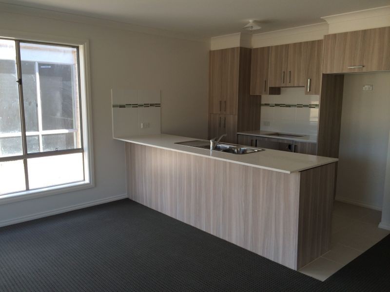 11/30 Sir Thomas Drive, Pakenham VIC 3810