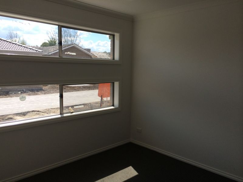 11/30 Sir Thomas Drive, Pakenham VIC 3810