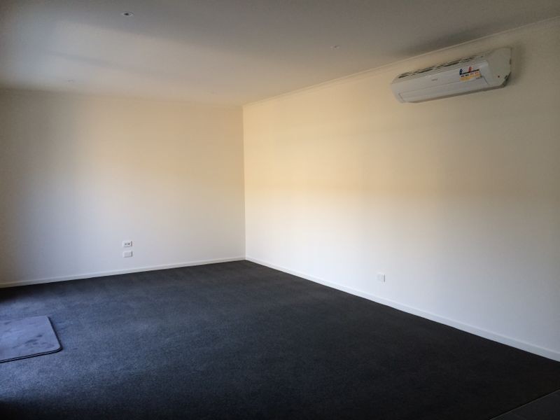 11 Hammond Cresent, Officer VIC 3809