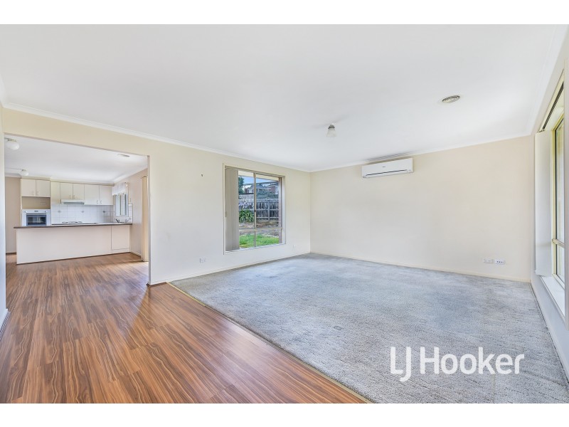 27 Ben Drive, Pakenham VIC 3810