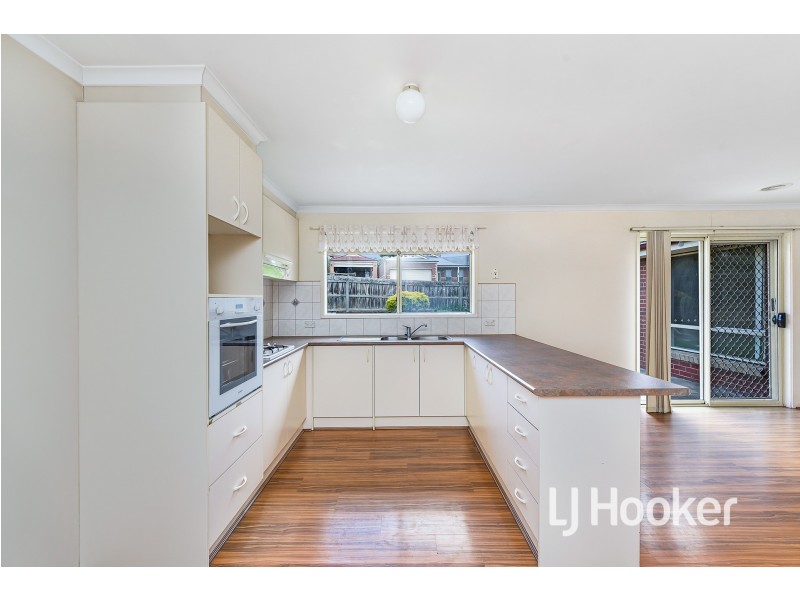 27 Ben Drive, Pakenham VIC 3810