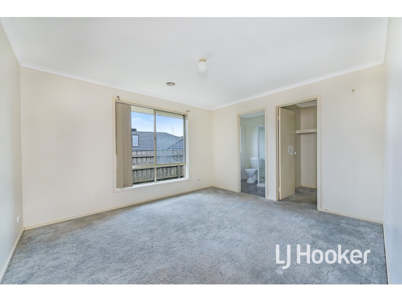 27 Ben Drive, Pakenham VIC 3810