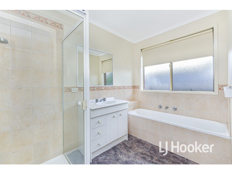 27 Ben Drive, Pakenham VIC 3810