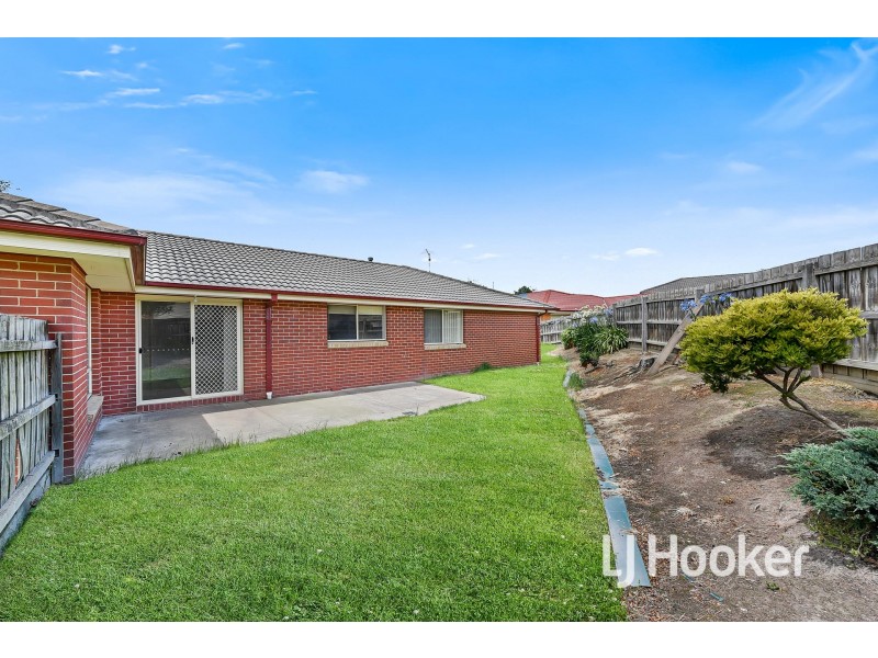 27 Ben Drive, Pakenham VIC 3810