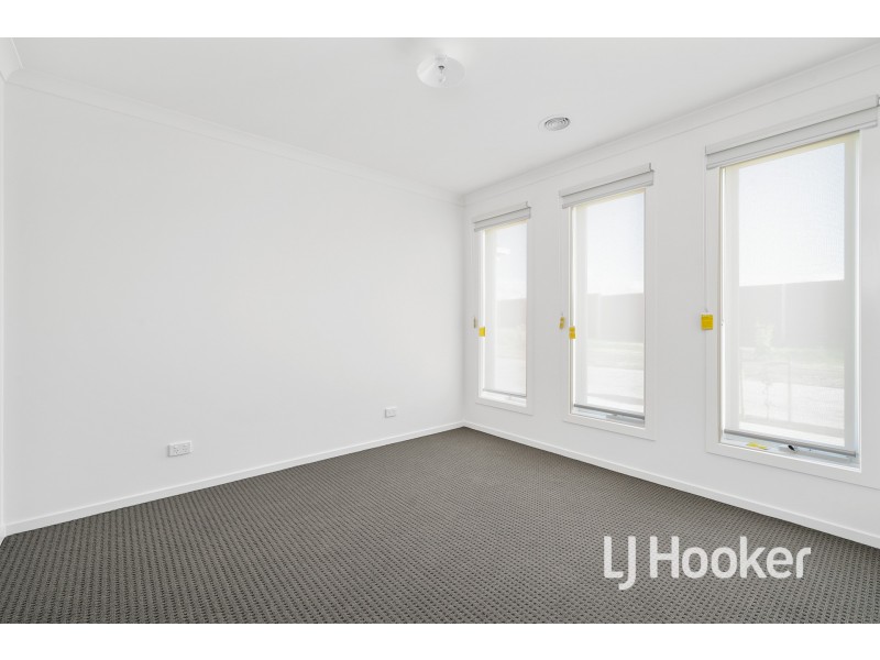 16 Manchester Boulevard, Officer VIC 3809