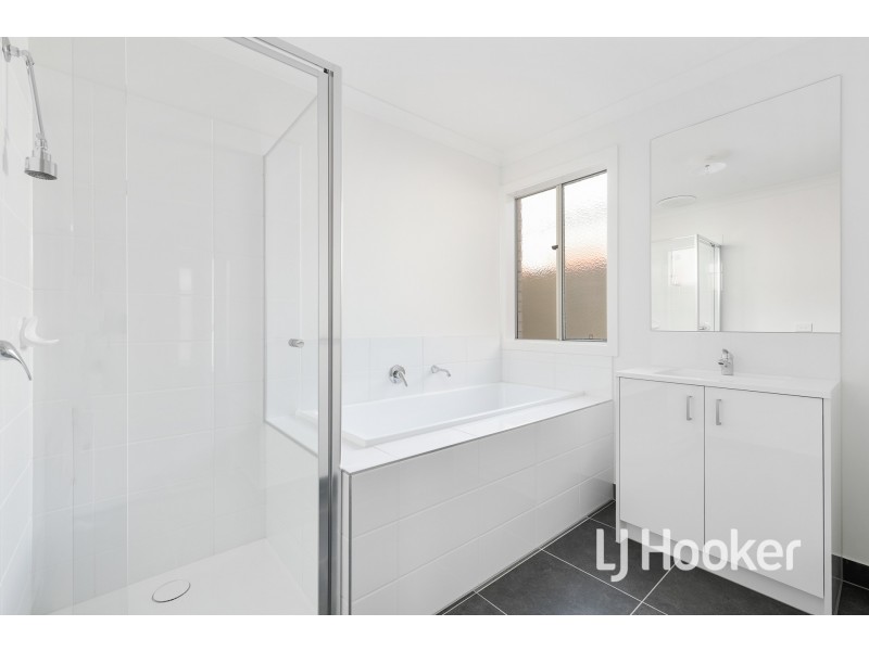 16 Manchester Boulevard, Officer VIC 3809