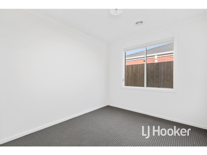 16 Manchester Boulevard, Officer VIC 3809