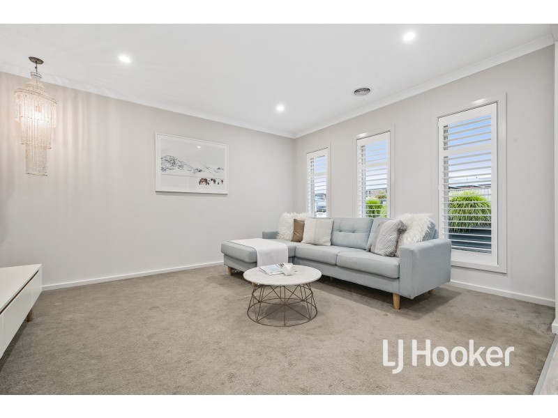 27 Empire Avenue, Drouin VIC 3818