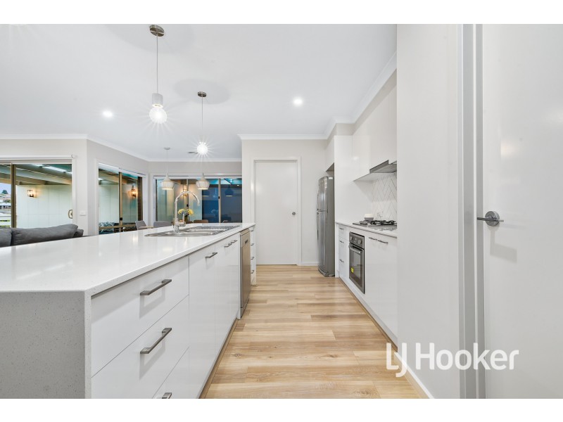 27 Empire Avenue, Drouin VIC 3818