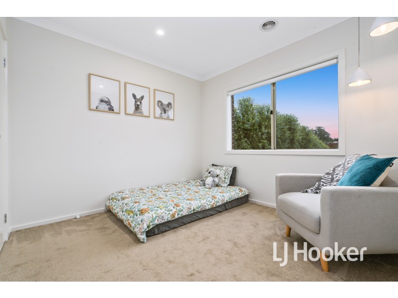 27 Empire Avenue, Drouin VIC 3818