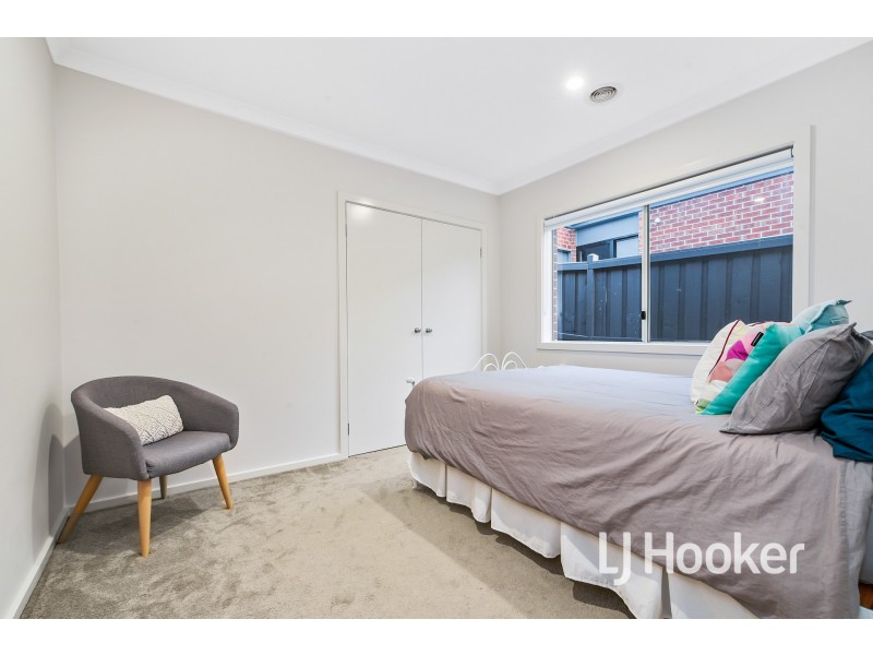 27 Empire Avenue, Drouin VIC 3818