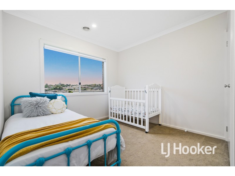 27 Empire Avenue, Drouin VIC 3818