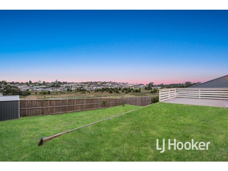 27 Empire Avenue, Drouin VIC 3818