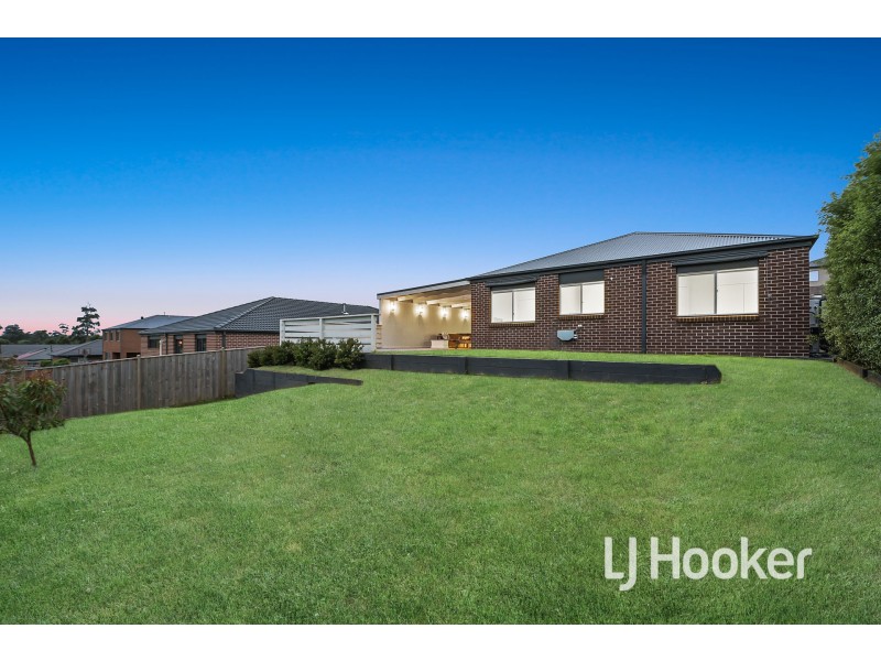 27 Empire Avenue, Drouin VIC 3818