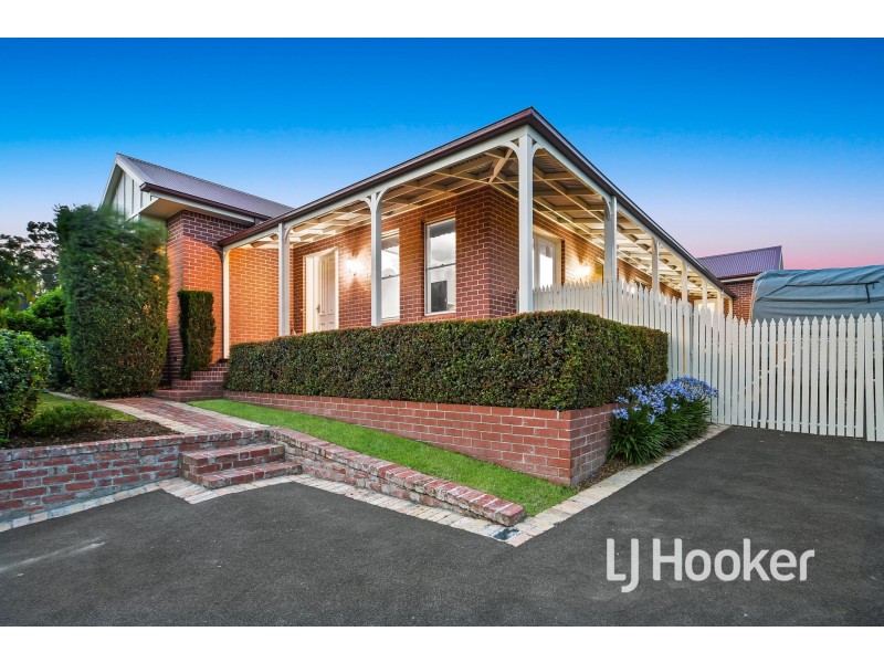 1 Silky Oak Court, Garfield VIC 3814