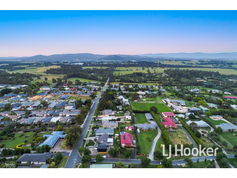 1 Silky Oak Court, Garfield VIC 3814