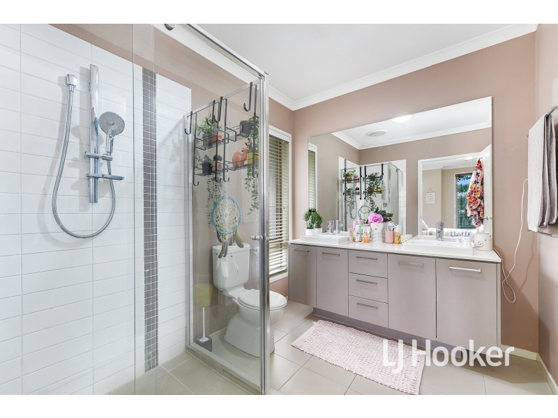 54 Irving Road, Pakenham VIC 3810